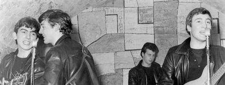 George Harrison a déclaré que John Lennon avait beaucoup de pouvoir au début des Beatles et qu'il s'est désigné comme le leader.