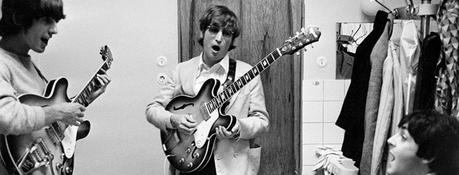 Pourquoi George Harrison a choisi John Lennon plutôt que Paul McCartney