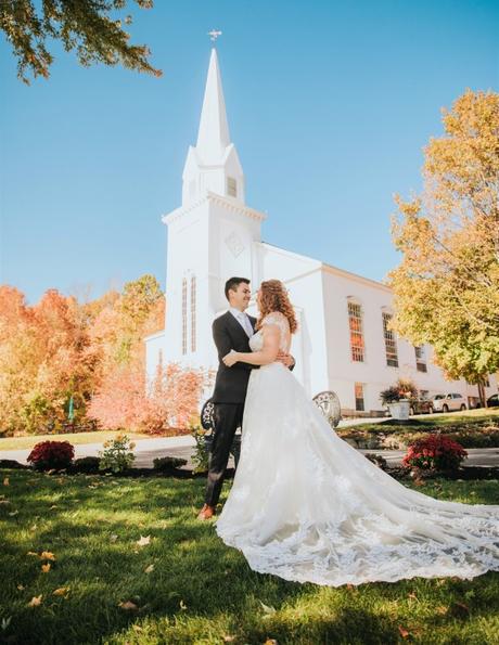 Les portraits de mariage d’Ashburnham imitent ceux pris il y a 115 ans au même endroit Evan Hidetoshi Oto et Meghan Jane Barr se sont mariés le 15 octobre au New Dawn Arts Centre à Ashburnham, juste à côté de l'endroit où leur réception a eu lieu au domicile de sa famille. (Avec la permission de HANNAH FISHER)