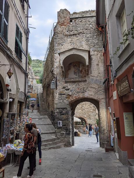 Porto Venere, le port de Vénus. Un texte de Dominique Durandy — 38 photographies Porto Venere, le port de Vénus. Un texte de Dominique Durandy — 38 photographies