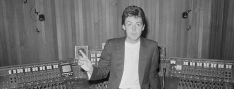 John Paul Jones de Led Zeppelin a déclaré que Paul McCartney avait sauvé une session d’enregistrement de “Doom and Gloom” en une seule phrase.