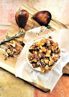 Camembert rôti aux figues & aux noix