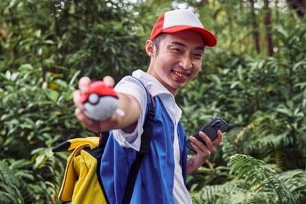 Sam Chi s'est déguisé en Ash Ketchum, le personnage dresseur de Pokémon.