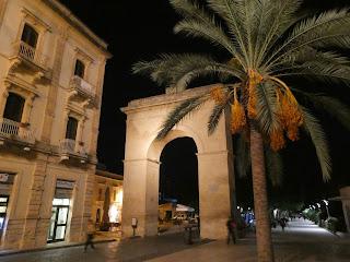 Les dimanches en Europe et une soirée à Noto, jardin de pierres