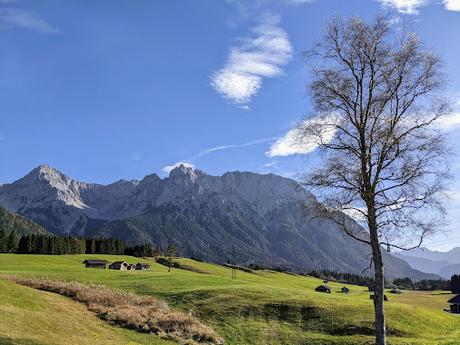 Buckelwiesen Mittenwald 30.10.2022 — 25 Bilder / Prairies bosselées à Mittenwald — 25 photos