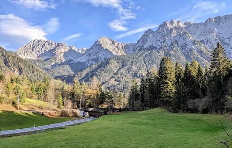 Buckelwiesen Mittenwald 30.10.2022 — 25 Bilder / Prairies bosselées à Mittenwald — 25 photos