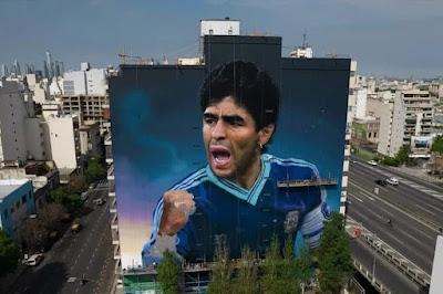 Un portrait méga-géant de Maradona en plein Buenoos Aires [Actu]