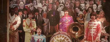 Le tableau qui a inspiré la couverture de l’album Sgt Pepper des Beatles a été vendu pour plus de 50 000 €. Le tableau qui a inspiré la couverture de l'album Sgt Pepper des Beatles a été vendu pour plus de 50 000 €.