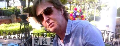 Les Beatles : Paul McCartney a fondu en larmes après avoir entendu la chanson d’Elvis : “J’ai été soufflé