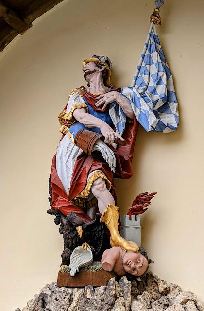 La statue de Saint Florian dans la cour du château de Trausnitz à Landshut