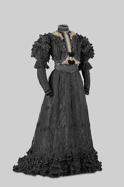 La robe de deuil de l'impératrice Élisabeth lors du décès du roi Louis II de Bavière