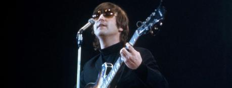 John Lennon s’est vanté du fait que la chanson “Rain” des Beatles a réalisé un tour d’enregistrement avant tout le monde.
