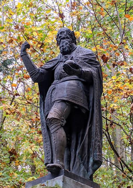 Histoire de Louis le Bavarois (Ludwig der Bayer, 1281-1347) — Sa statue en bronze à Landshut