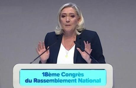 Marine Le Pen cède la présidence du RN à son chouchou