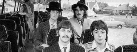 George Harrison a déclaré que le “Magical Mystery Tour” des Beatles n’était pas cher à réaliser : “Juste quelques caméras 16 mm et une bande de fous dans un bus”. George Harrison a déclaré que le