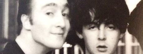 Le jeune John Lennon et Paul McCartney se complétaient, selon l’ex-épouse de Lennon Le jeune John Lennon et Paul McCartney se complétaient, selon l'ex-épouse de Lennon