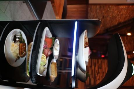 Bella est prête à servir les clients.  (JEN SAMUEL - QUOTIDIEN...