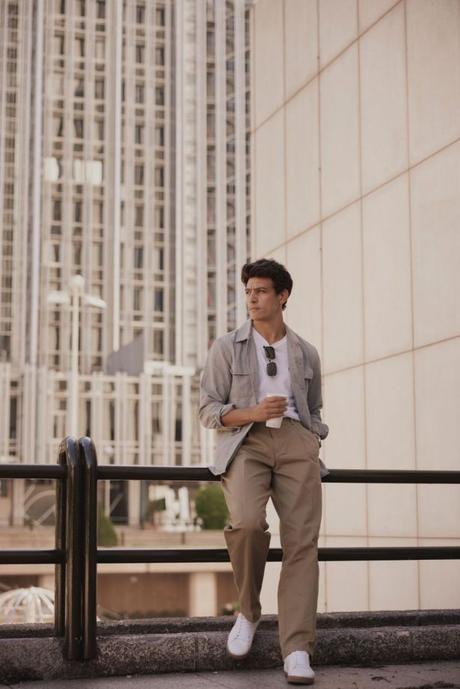 Dockers® continue à se réinventer sans oublier ses fondamentaux Dockers® continue à se réinventer sans oublier ses fondamentaux