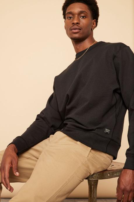 Dockers® continue à se réinventer sans oublier ses fondamentaux Dockers® continue à se réinventer sans oublier ses fondamentaux