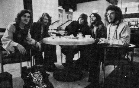 Blonde & Idiote Bassesse Inoubliable*************In The Court Of The Crimson King de King Crimson