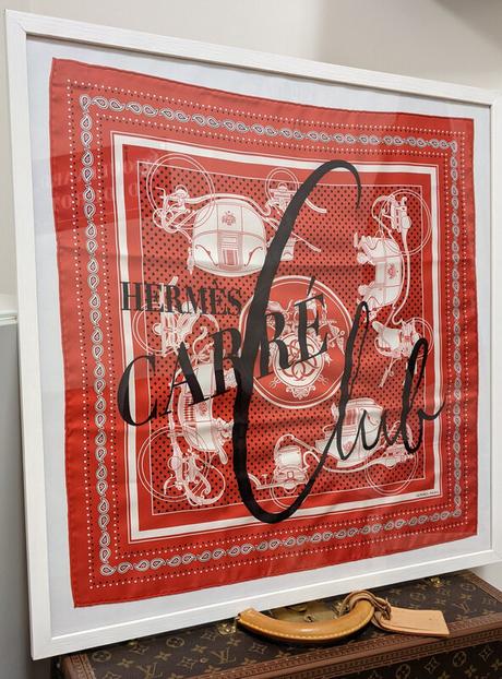 L’ouvrage carrés d’art IV : la dernière bible des carrés Hermes et/ou un investissement BF90D7AE-AB65-43EF-AAE9-850FC7B00A2A