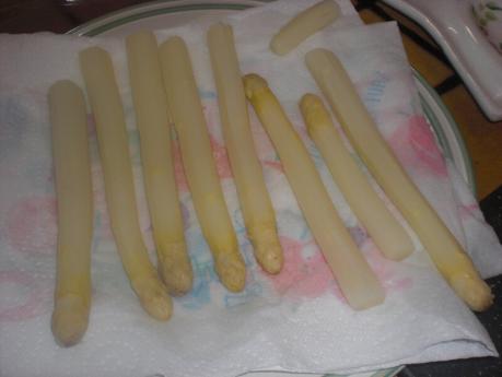 ASPERGES BLANCHES PANEES AU PARMESAN ET OEUFS A LA COQUE CIMG6123