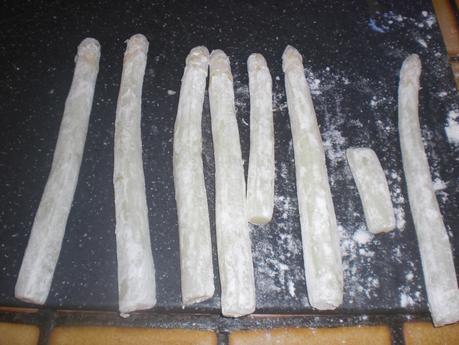 ASPERGES BLANCHES PANEES AU PARMESAN ET OEUFS A LA COQUE CIMG6126