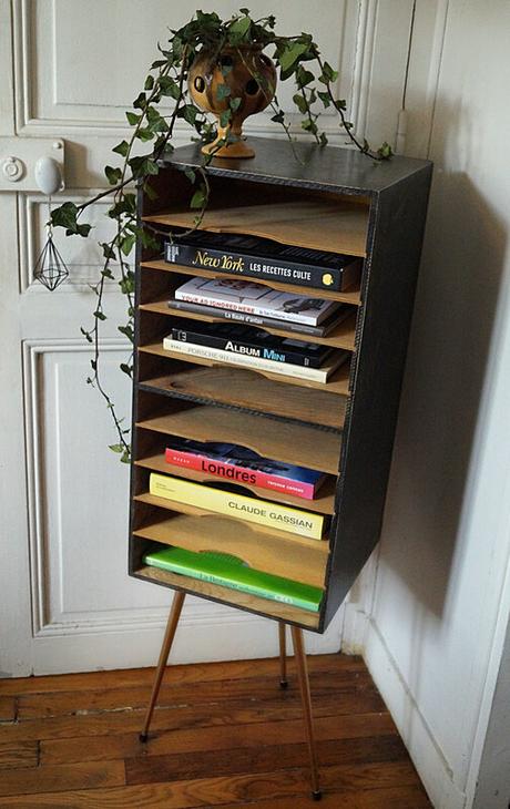 Meuble de tri pieds tripode - in situ livres