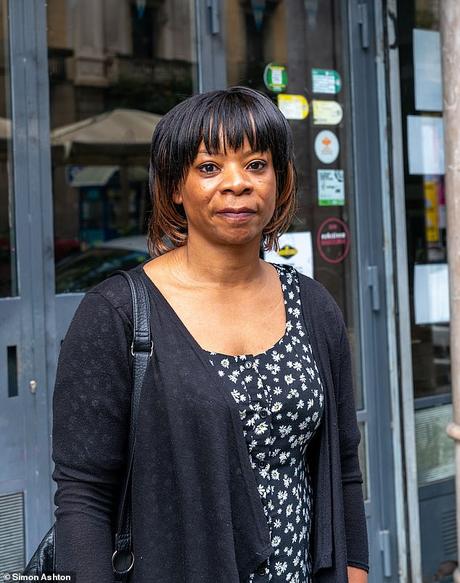 Sa mère désemparée, Julie Davis, a atterri à Barcelone plus tôt ce mois-ci pour retracer les traces de son fils et aider à la recherche.