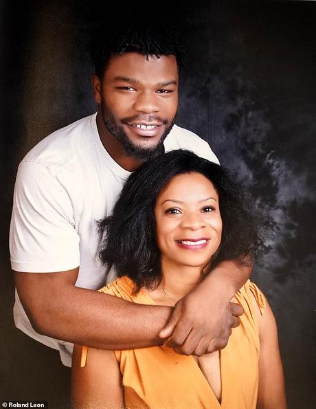 Julie Davis, qui s'est envolée pour Barcelone pour aider à la recherche avant de rentrer chez elle à Birmingham, a déclaré que la famille devenait 