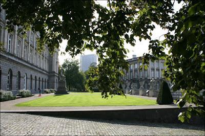 Dix-neuf des finalistes des prix littéraires 2022 de l'Académie belge