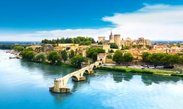 5 week-ends incontournables pour un city break entre amis (en France) Le Pont d'Avignon