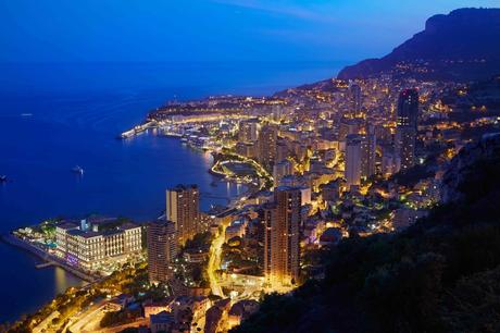 La Principauté de Monaco de nuit. Photo : andreahast via Envato Elements