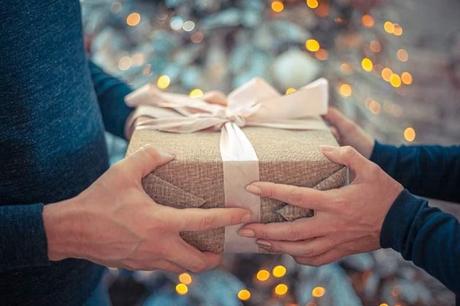 Les 5 meilleures façons de surprendre un homme avec un cadeau qu’il n’oubliera jamais