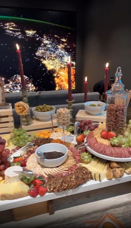 Les fans de Kardashian révèlent que la famille de la théorie sauvage a retrouvé Caitlyn Jenner pour Thanksgiving après avoir remarqué des détails dans la vidéo Les fans de Kardashian révèlent que la famille de la théorie sauvage a retrouvé Caitlyn Jenner pour Thanksgiving après avoir remarqué des détails dans la vidéo