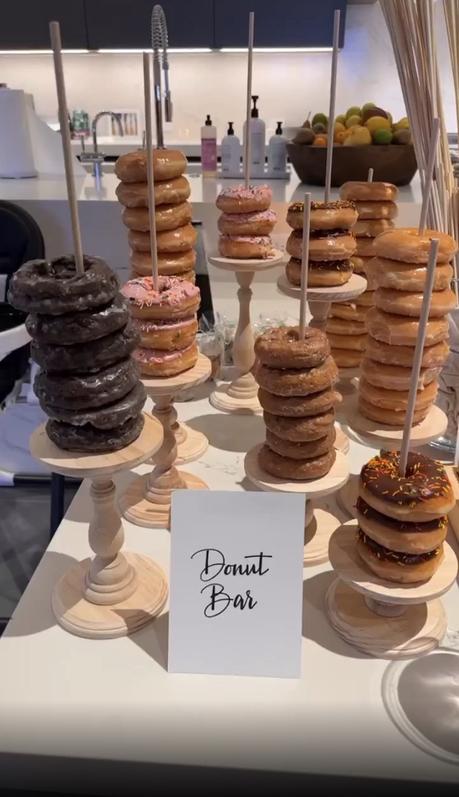 Les fans de Kardashian révèlent que la famille de la théorie sauvage a retrouvé Caitlyn Jenner pour Thanksgiving après avoir remarqué des détails dans la vidéo Les fans de Kardashian révèlent que la famille de la théorie sauvage a retrouvé Caitlyn Jenner pour Thanksgiving après avoir remarqué des détails dans la vidéo