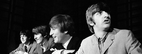 Quels sont les albums des Beatles qui n'ont jamais atteint la première place au hit-parade ?