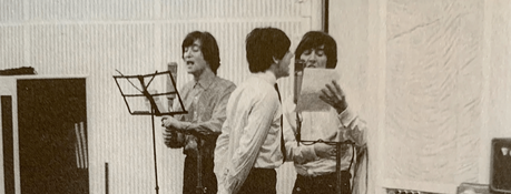 Quels sont les Beatles qui ont joué les guitares rock sur “And Your Bird Can Sing” ?