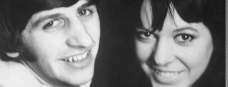 Un fan fou des Beatles a griffé la petite amie de Ringo Starr. Un fan fou des Beatles a griffé la petite amie de Ringo Starr.