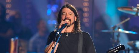 Dave Grohl s’est caché derrière Stevie Wonder parce qu’il était trop défoncé pendant un hommage à Ringo Starr Dave Grohl s'est caché derrière Stevie Wonder parce qu'il était trop défoncé pendant un hommage à Ringo Starr