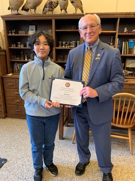 Tonko rend hommage au gagnant du NY-20 Congressional App Challenge 2022 à l’école Emma Willard Le membre du Congrès Paul D. Tonko a visité l'école Emma Willard à Troy pour reconnaître Robyn Wu comme la gagnante du Congressional App Challenge 2022 pour le 20e district du Congrès de New York. (PHOTO FOURNIE)