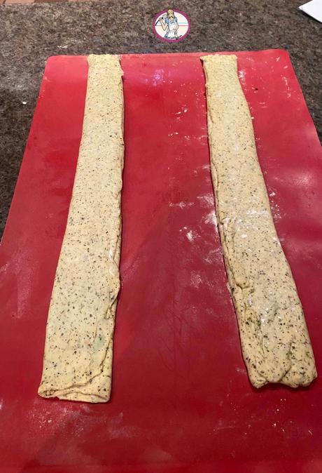 Couronne des Fêtes: la babka au pesto de noix macadamia Couronne des Fêtes: la babka au pesto de noix macadamia