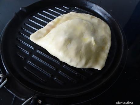 Gözleme farci avec de la 'nduja et du fromage de Donna Hay Gözleme farci avec de la 'nduja et du fromage de Donna Hay
