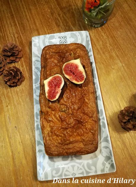 Cake salé aux magrets de canard fumé, foie gras et figues