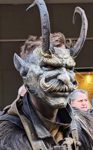 Die Krampus sind in München eingetreten — 34 Bilder / Les Krampus sont entrés dans Munich — 34 photos