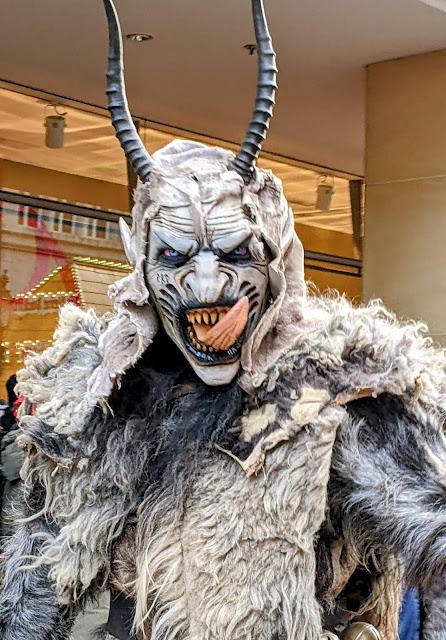 Die Krampus sind in München eingetreten — 34 Bilder / Les Krampus sont entrés dans Munich — 34 photos
