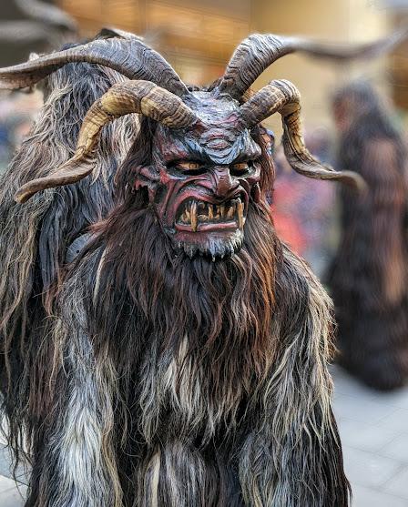 Die Krampus sind in München eingetreten — 34 Bilder / Les Krampus sont entrés dans Munich — 34 photos