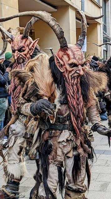 Die Krampus sind in München eingetreten — 34 Bilder / Les Krampus sont entrés dans Munich — 34 photos