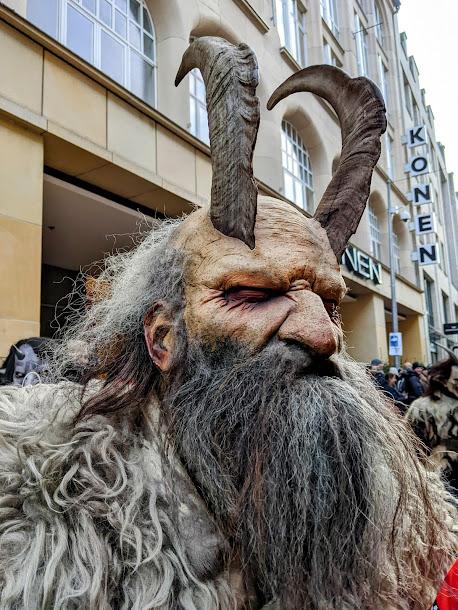 Die Krampus sind in München eingetreten — 34 Bilder / Les Krampus sont entrés dans Munich — 34 photos