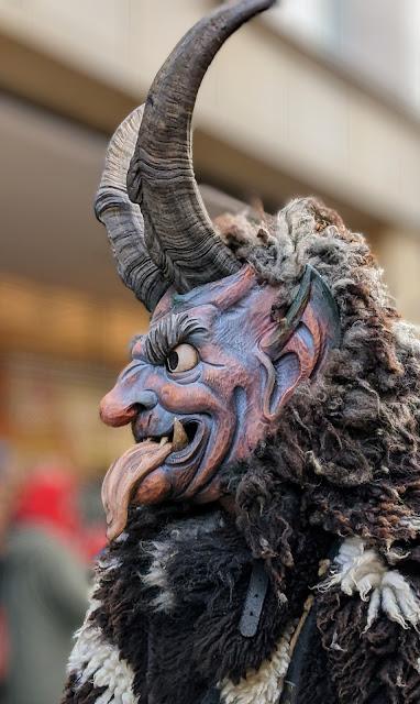 Die Krampus sind in München eingetreten — 34 Bilder / Les Krampus sont entrés dans Munich — 34 photos